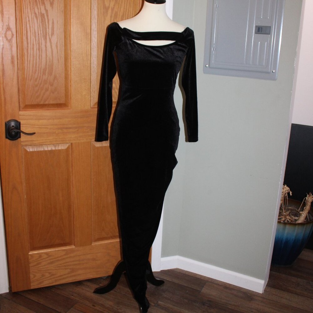 Women's Long Black Velvet Long Sleeve Dress - Size Small? - * Small tear / Flaw